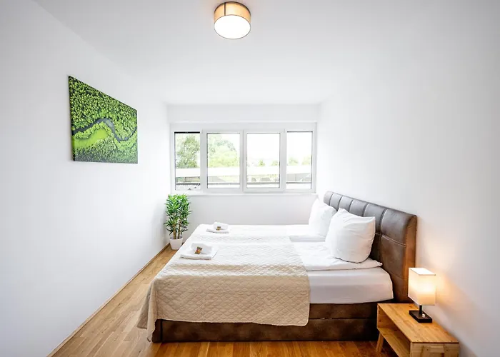 Free Parking, Luxury Beds, Nespresso, Netflix