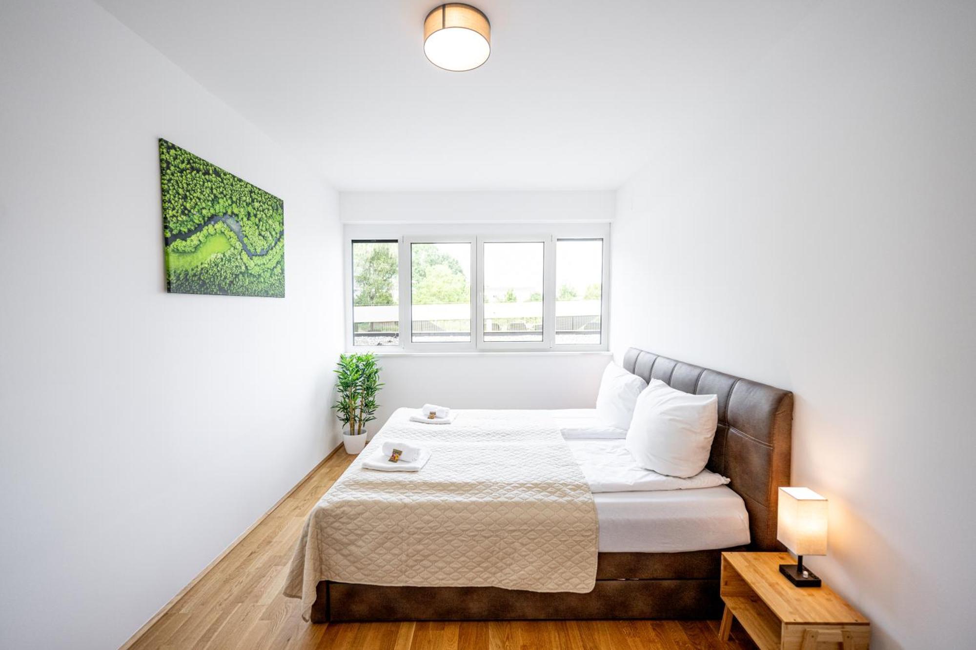 Free Parking, Luxury Beds, Nespresso, Netflix Apartment *