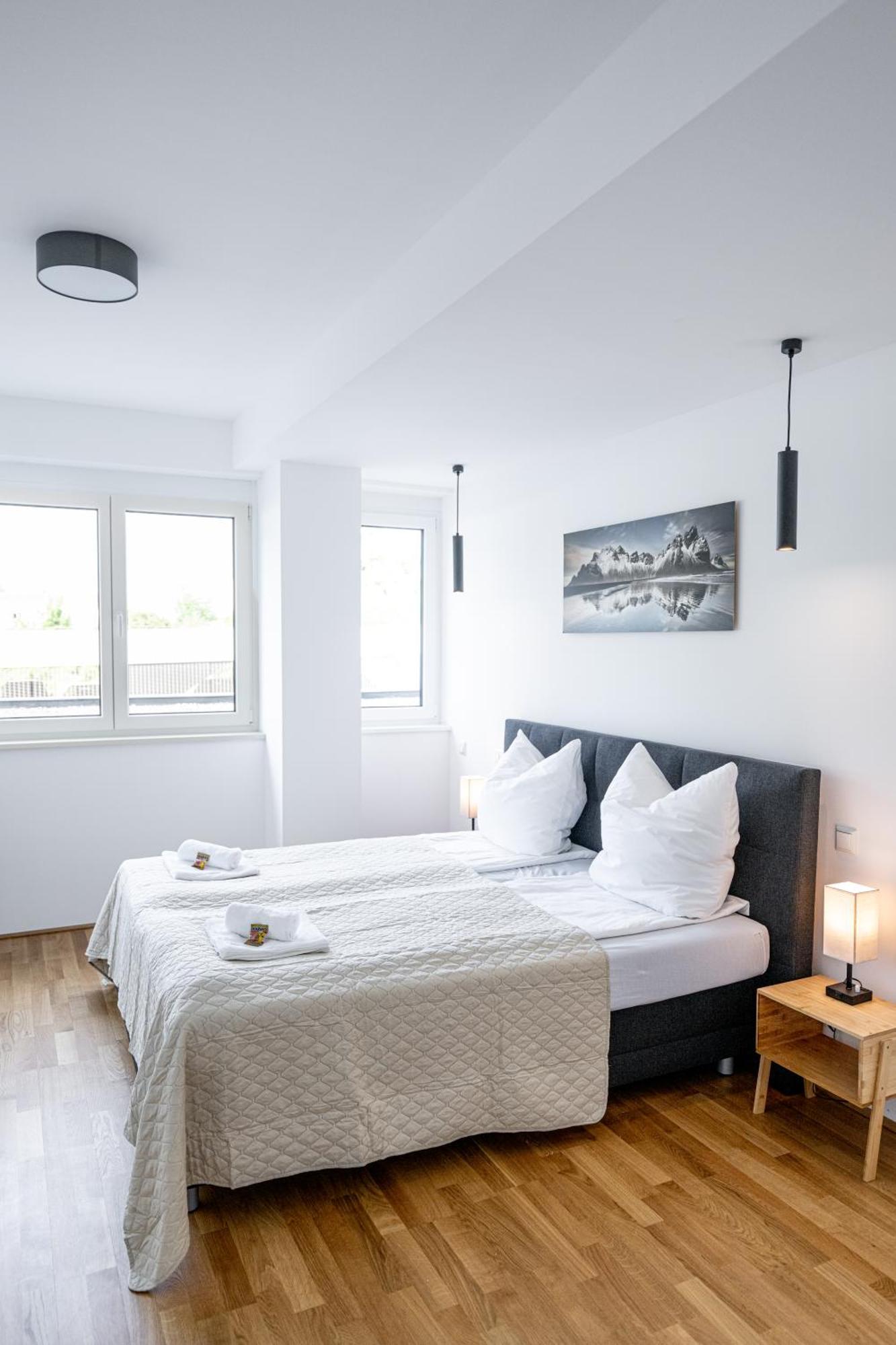 Free Parking, Luxury Beds, Nespresso, Netflix Apartment *