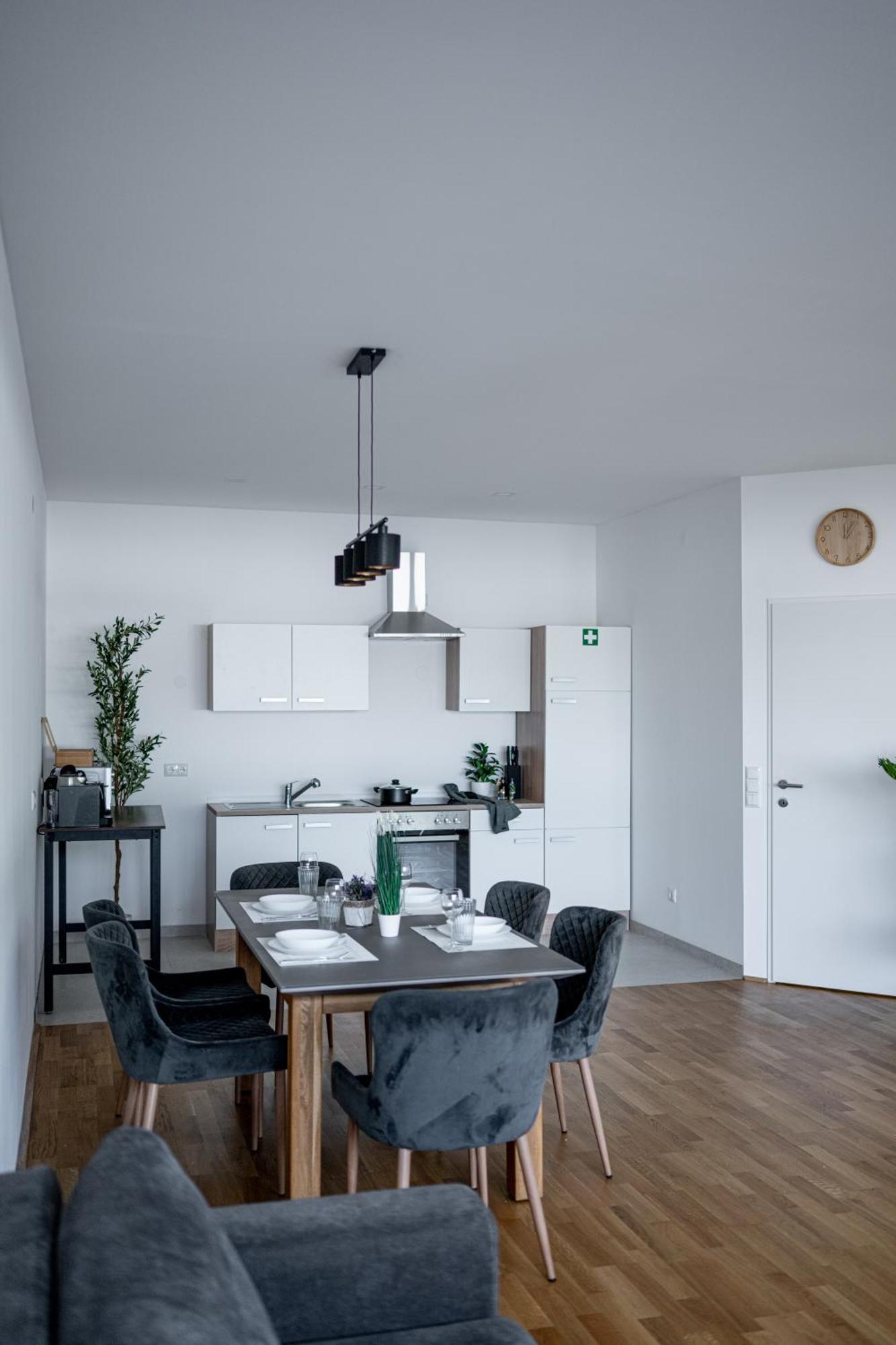 Free Parking, Luxury Beds, Nespresso, Netflix
